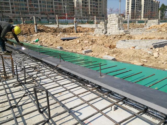 現場拍攝建筑工地止水鋼板